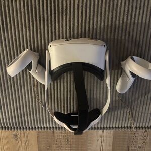 Meta Quest 2 White VR Headset with Controllers